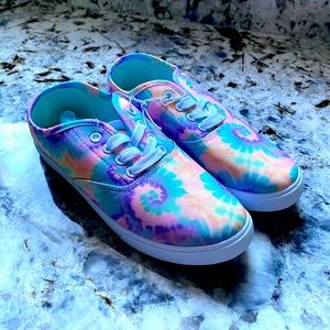 🆕 FINAL PRICE! Tie dye sneakers